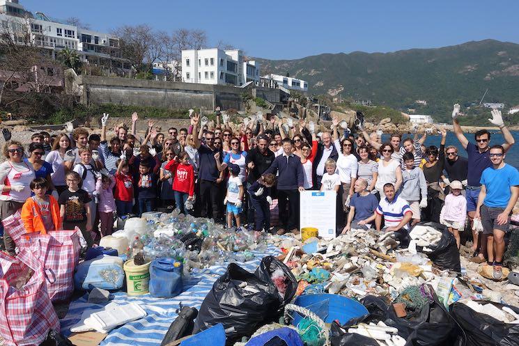 Sous les déchets la plage 2018 Hong Kong pollution plastique