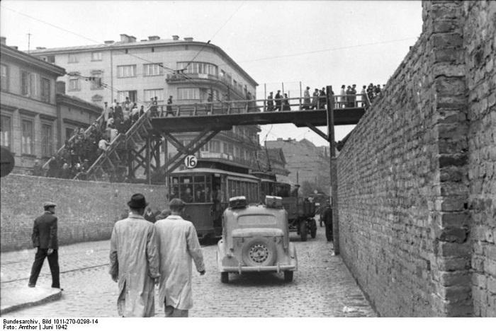 photo d'époque du ghetto de Varsovie 