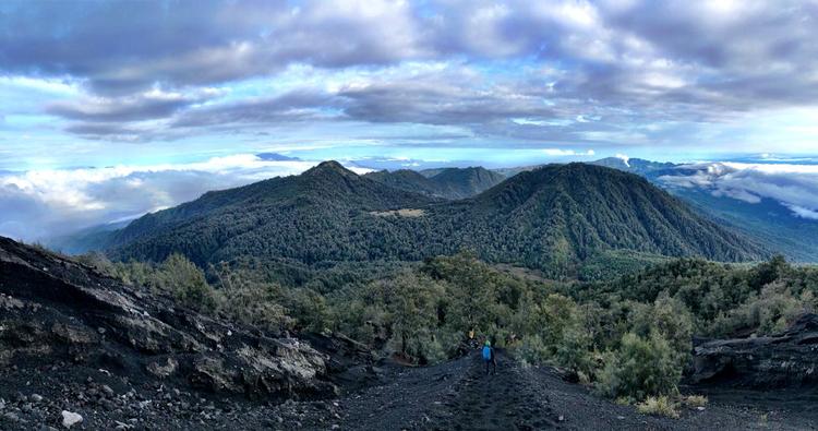 photo du semeru volcan indonésie trekking 