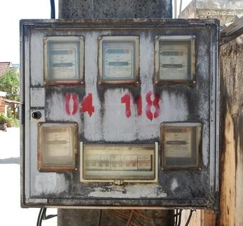 Un compteur électrique dans la province de Kampot. Crédit : Michael Coghlan, flickr