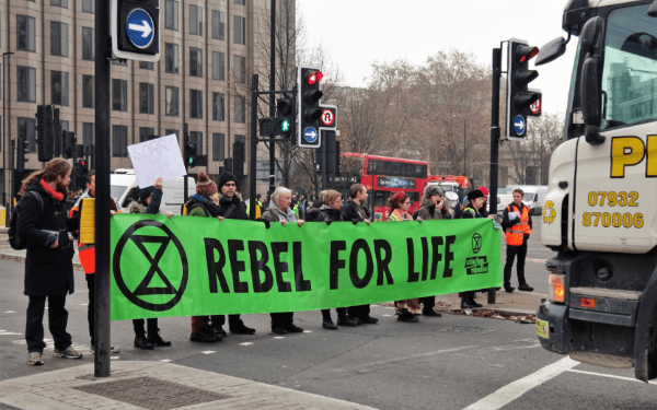 Exticntion Rebellion Londres climat manifestation Royaume-Uni inaction gouvernement routes bloquées 