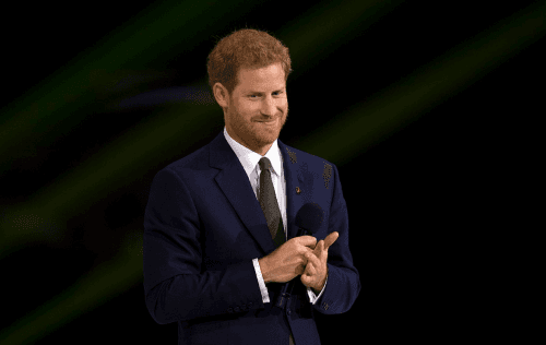 Prince Harry heureux bonheur aux anges naissance bébé royal sussex Meghan Markle 