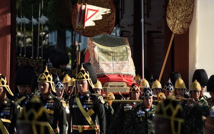 couronnement roi Thaïlande 