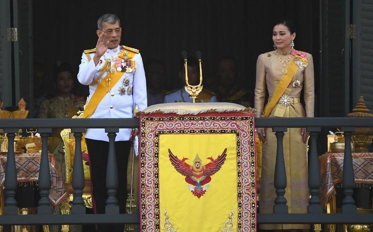 Roi-Vajiralongkorn-Reine-Suthida-Thailande