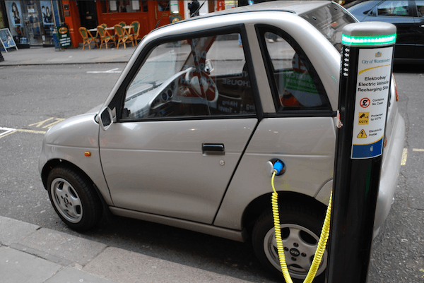 voitures électriques Londres Royaume-Uni pollution air environnement Sadiq Khan révolution électrique