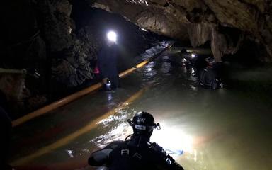 plongeur belge grotte thailande