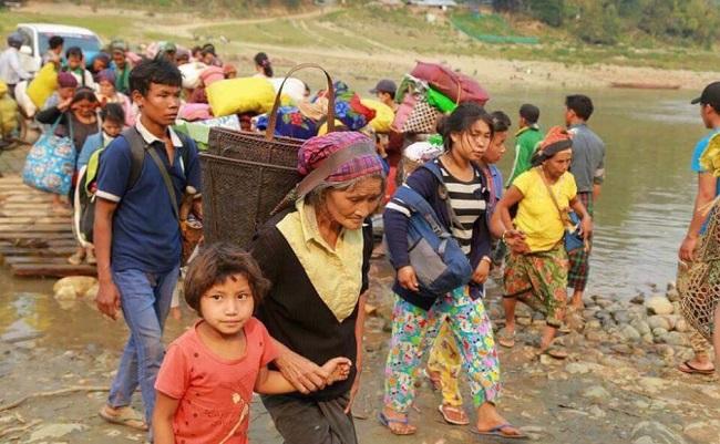 Refugies Kachin pris dans la guerre civile en Birmanie