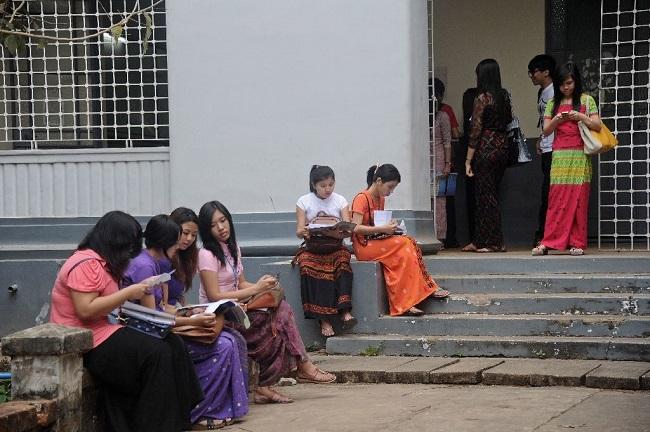 étudiants yangon university en Birmanie