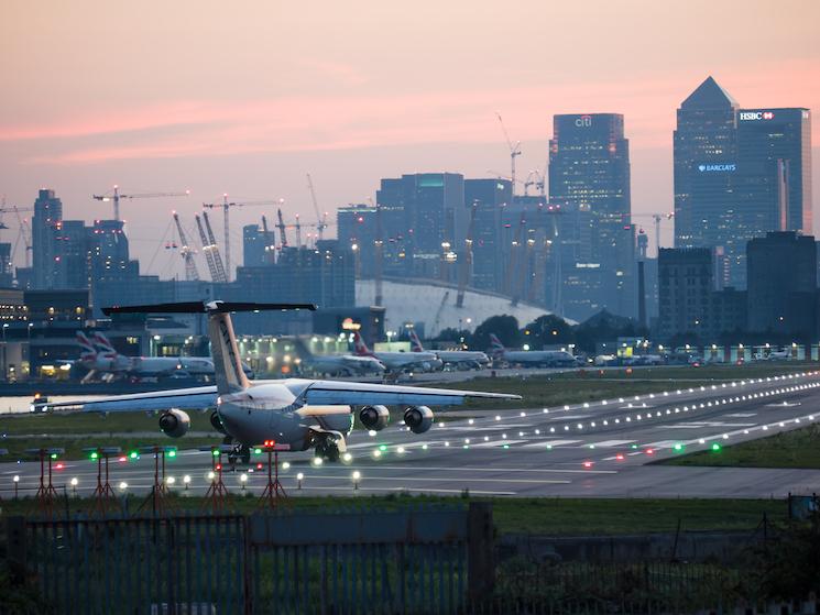 aéroport extinction rebellion Hong Kong bloquage Londres 