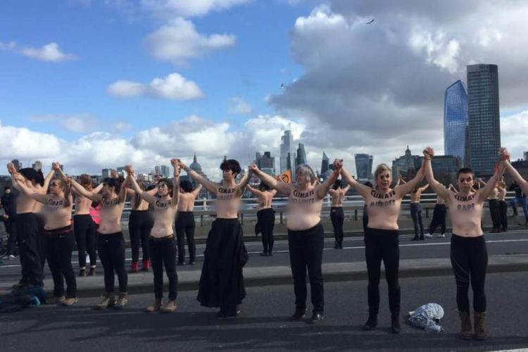 activistes seins nus climat droits des femmes Londres