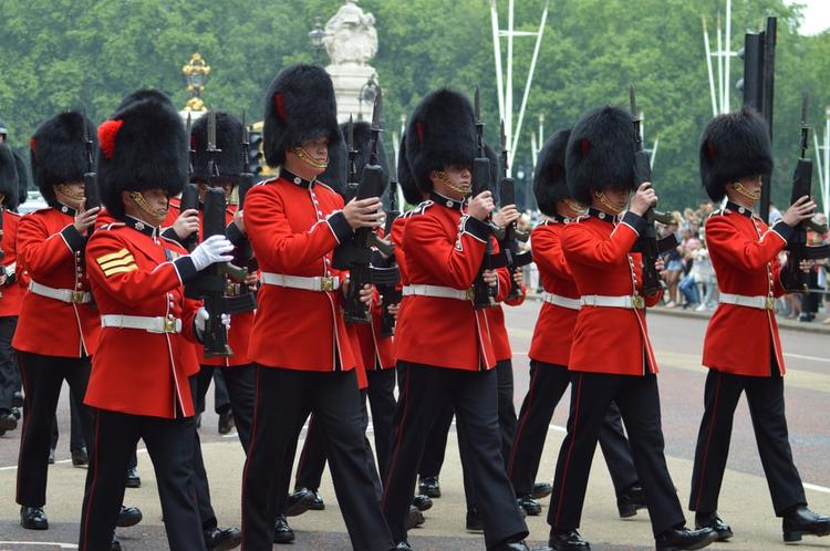 Londres relève de la garde parade annulée coronavirus 