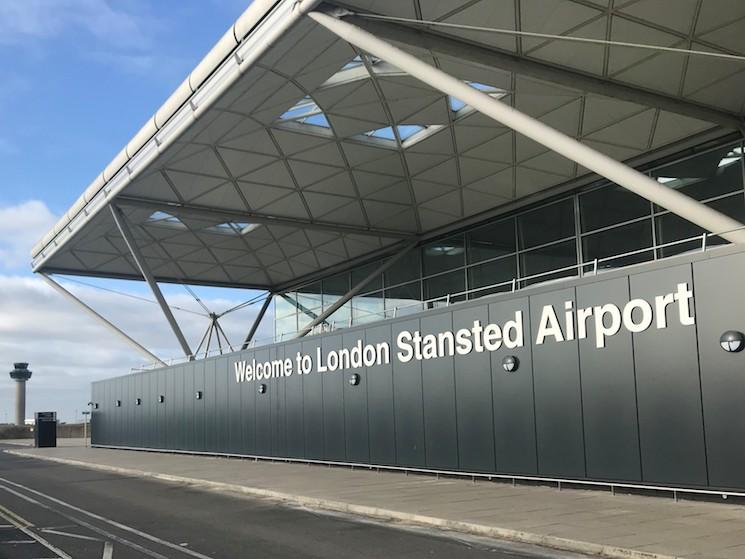 aéroport londres covid masque stansted