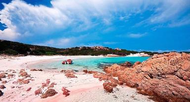 La plage rose en Sardaigne