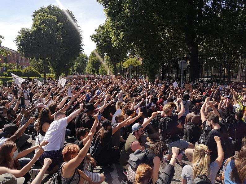 Des milliers de manifestants à Dublin en mémoire de George Floyd