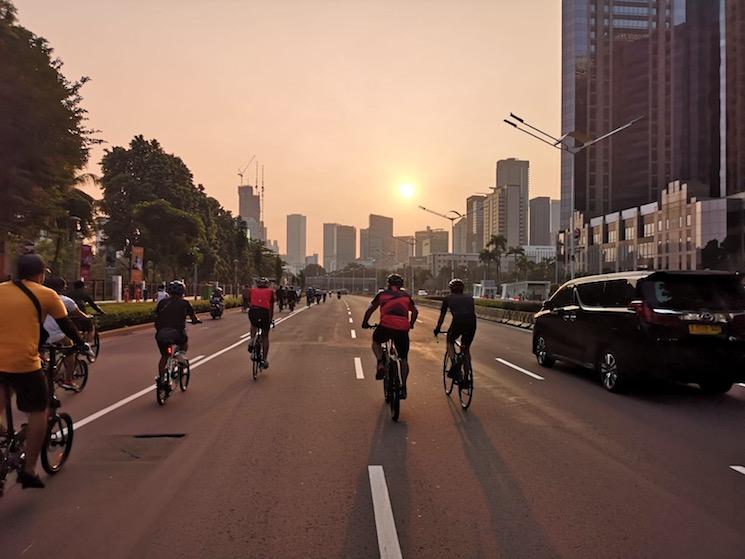 Lever du soleil sur Jalan Thamrin à Jakarta