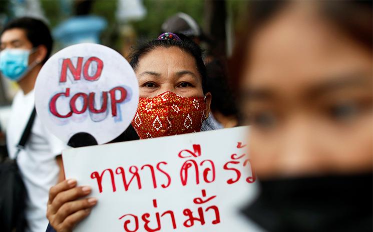 Manif-Bangkok-armee