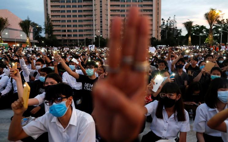 Manif-salut-Thailande