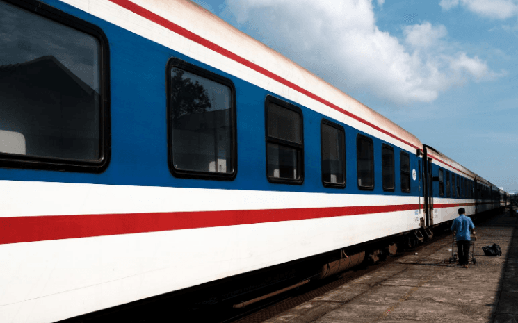 vietnam train adrien jean photo