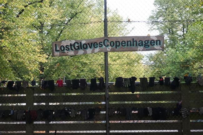 Le mur des gants perdus à Copenhague dans le quartier de Nørrebro