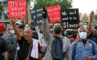 Manifestation devant le grand palais a Bangkok