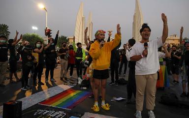 Manifestation contre la loi de lese-majeste a Bangkok