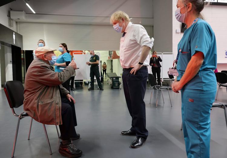 boris johnson centre vaccination 