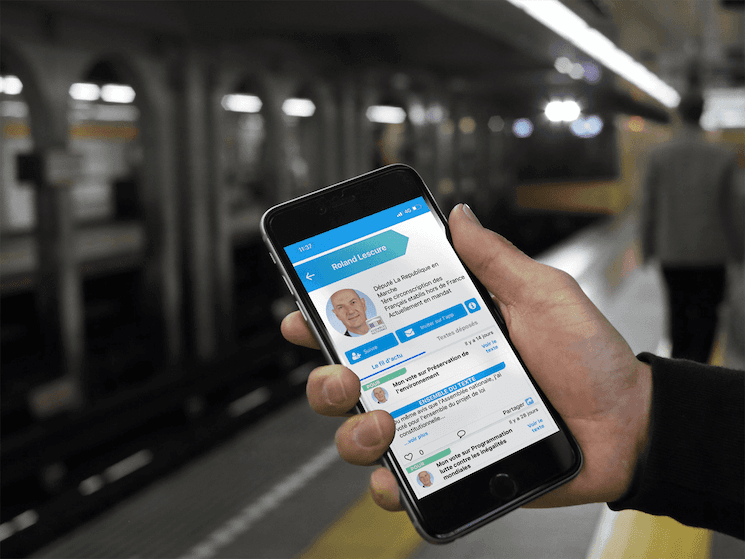 Application TodayIvote utilisée dans le métro