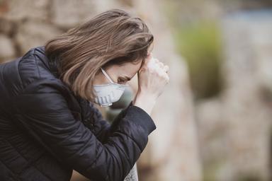 Une jeune femme en situation de stress en Autriche