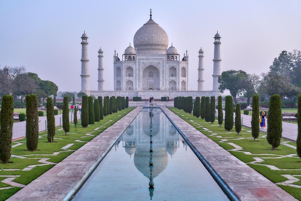 Le Taj Mahal au lever du soleil