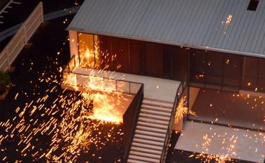 Une maison en feu en australie