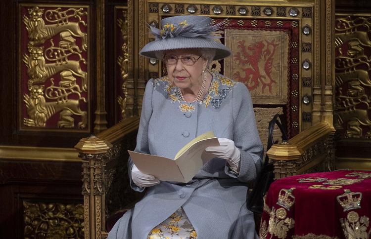 La Reine prononçant son discours 