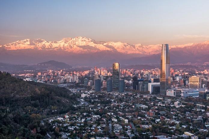 La ville de santiago bordée par les Andes