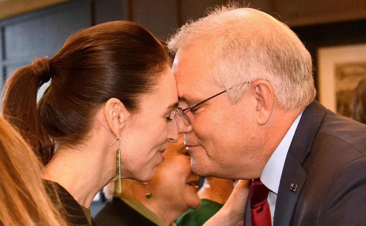 Scott Morrison recoit un hongi de Jacinda Ardern