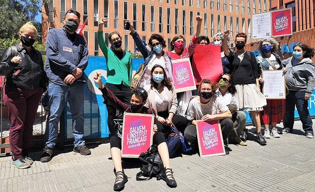 manifestation contre la fermeture de l'institut français de Valencia