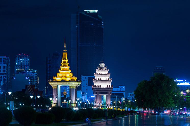  Phnom Penh la nuit stone-meng-eang