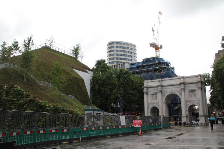 La nouvelle colline artificielle de Marble Arch