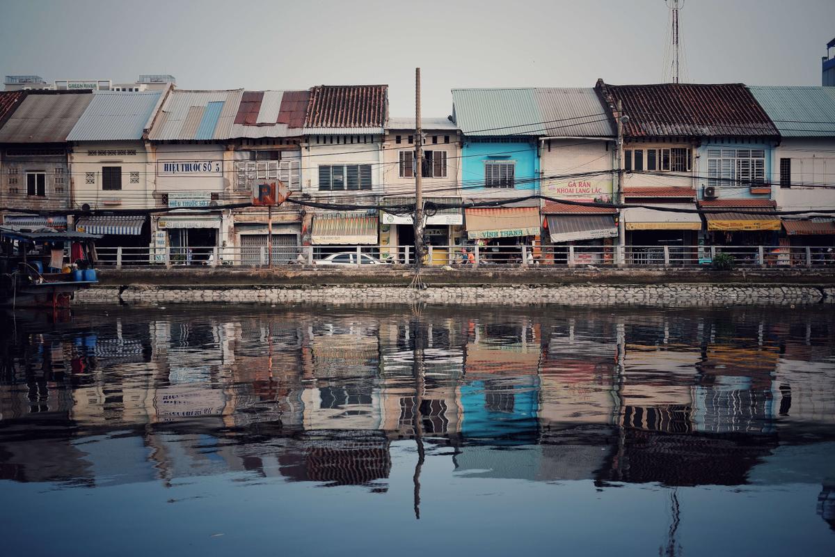 Immeuble sous confinement à Hô Chi Minh-Ville