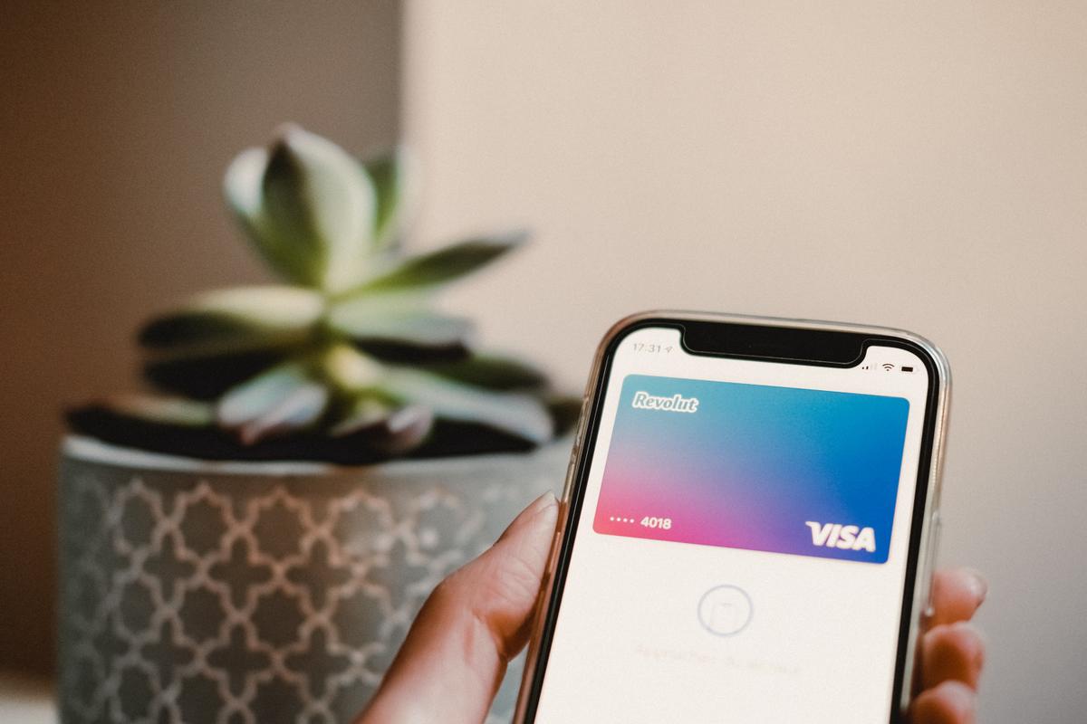 L'application Revolut ouverte sur un smartphone