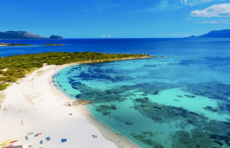 Vue sur une plage de Sardaigne