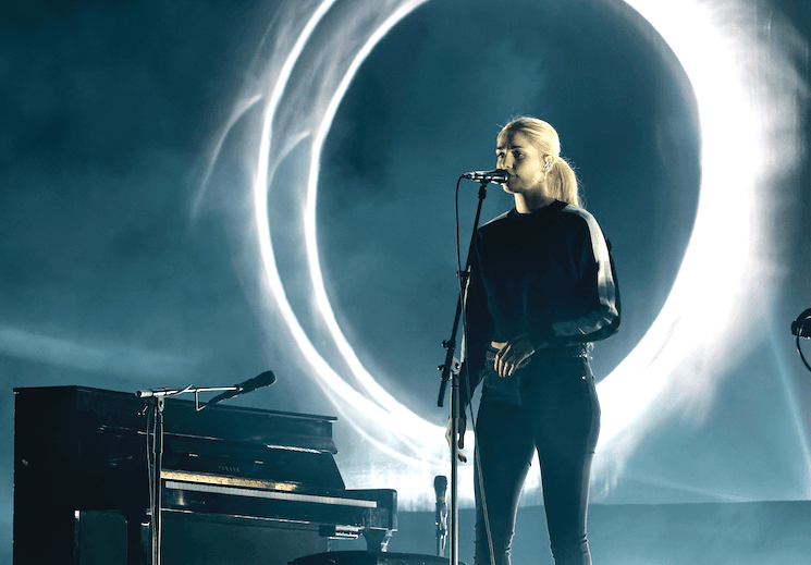 London Grammar et sa chanteuse Hannah Reid en concert