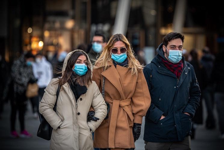 Trois amis masqués 