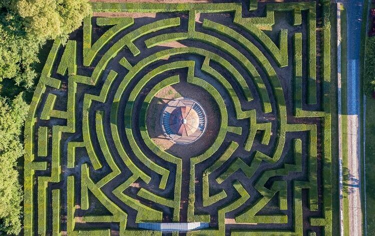 labyrinthe parc sirguta en italie