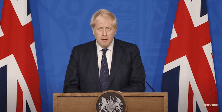 Boris Johnson conférence drapeau anglais covid 19