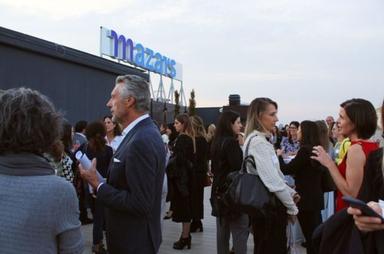 cocktail de travail sur la terrasse Mazars à Milan