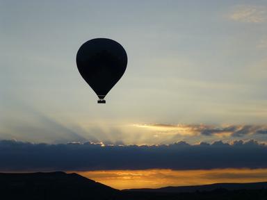 Une montgolfière en Cappadoce en Turquie