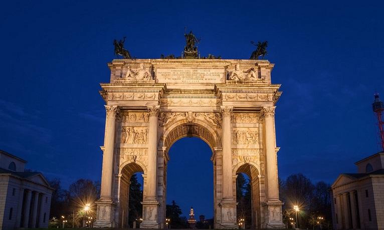 arco della pace de nuit à milan