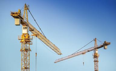 deux grues jaunes en Italie