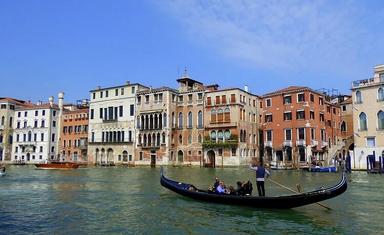 gondole sur le canal de venise