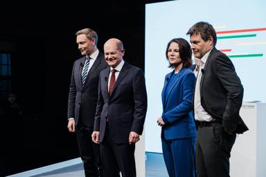 olaf scholz et les autres membres de la coalition