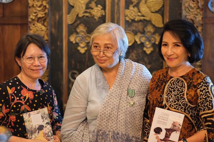 Maria Antonia Rahartati Bambang Haryo ou Ibu Tati lors du lancement de son livre